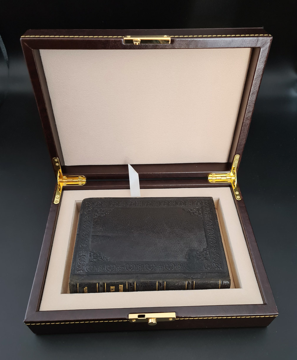 Кожаный подарочный футляр для книги (эксклюзив)