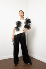 Не базовая футболка  в молочном оттенке с воздушным декором