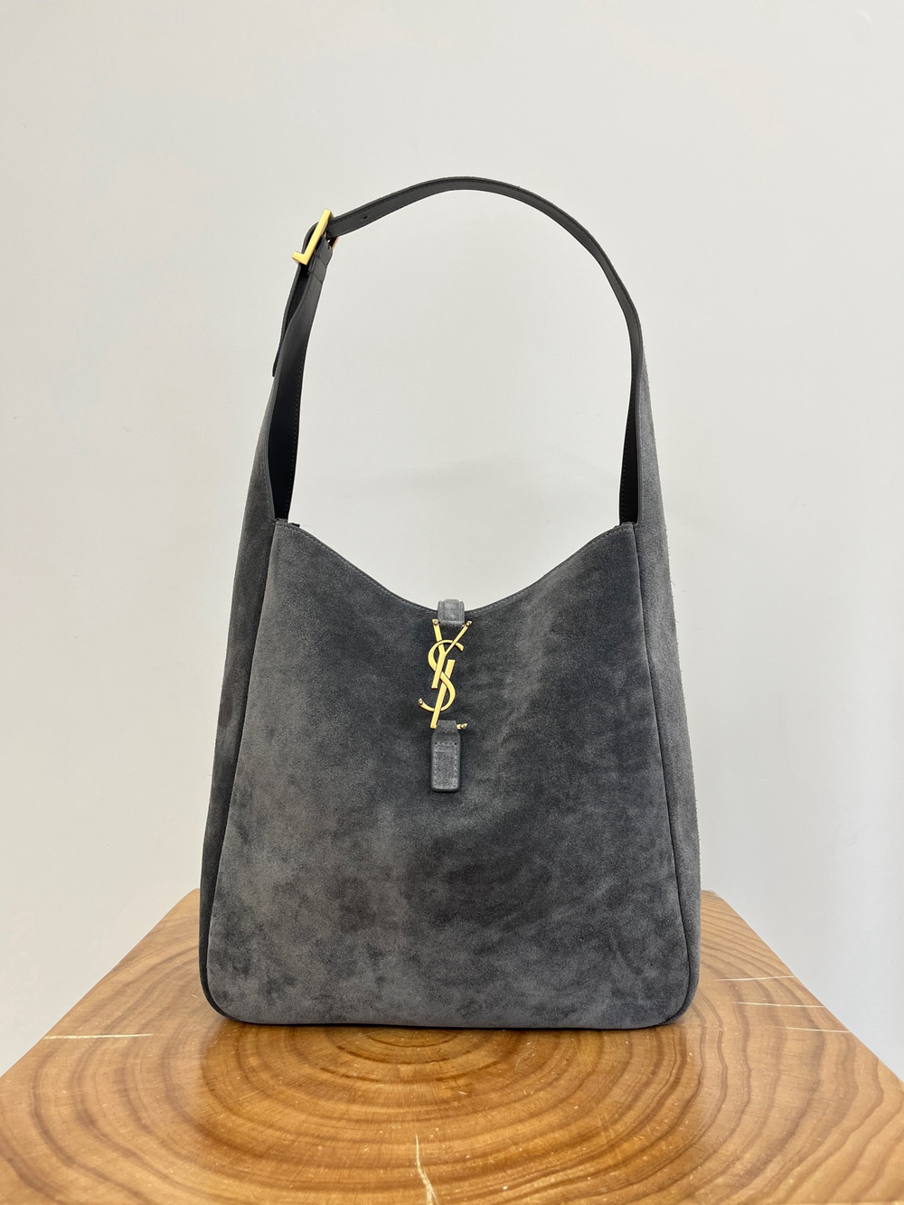 LE 5 À 7 SUPPLE LARGE ИЗ ЗАМШИ