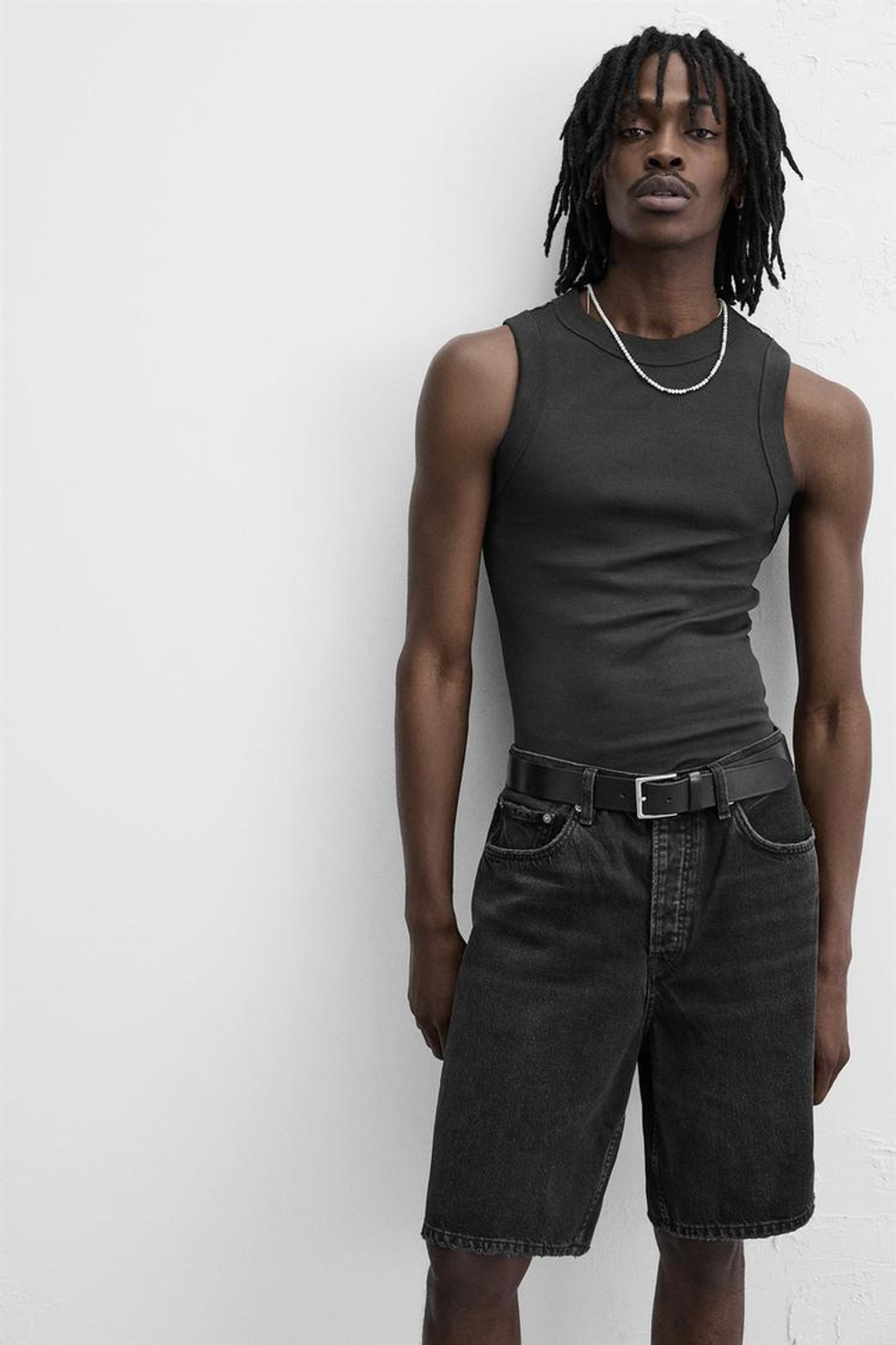 ZARA ДЖИНСОВЫЕ ШОРТЫ STRAIGHT-LEG, УГОЛЬНЫЙ