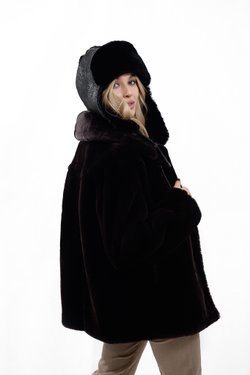 Куртка женская "Косуха" из натурального меха мутон, коричневый