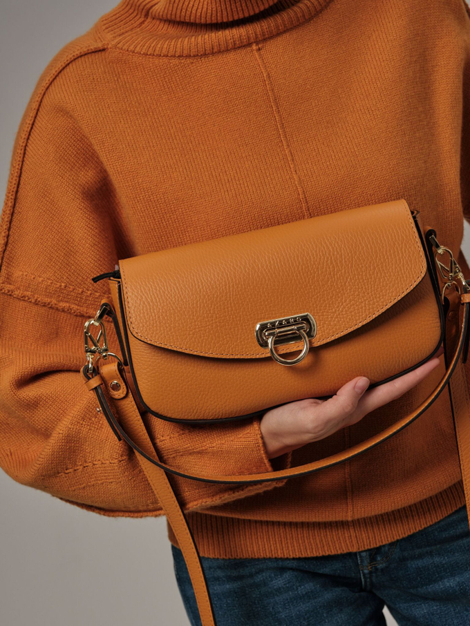 Сумка кожаная на плечо багет оранжевая