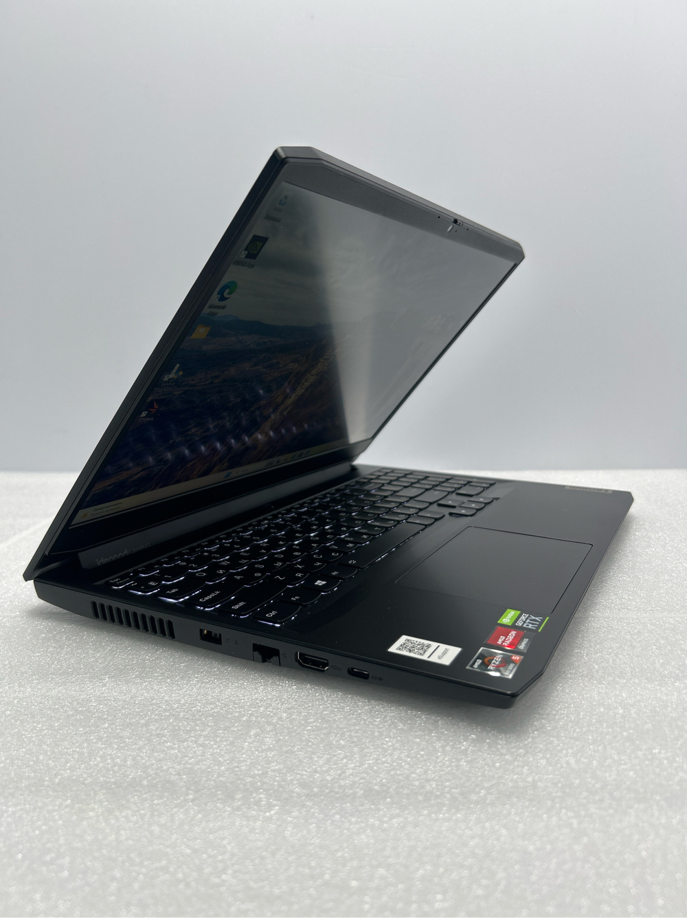 Ноутбук Lenovo IdeaPad Gaming 3 15ACH6 (82K201D1RK) 15.6"/AMD Ryzen 5 5600H/RAM 8GB/SSD 256GB/Nvidia RTX3050 4GB/1920*1080/IPS/DOS/Подсветка кл-ры: LED/Черный. Состояние: Уценка/небольшой след. на матрице от клавиатуры/C1