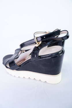 Босоножки на танкетке 40 размер