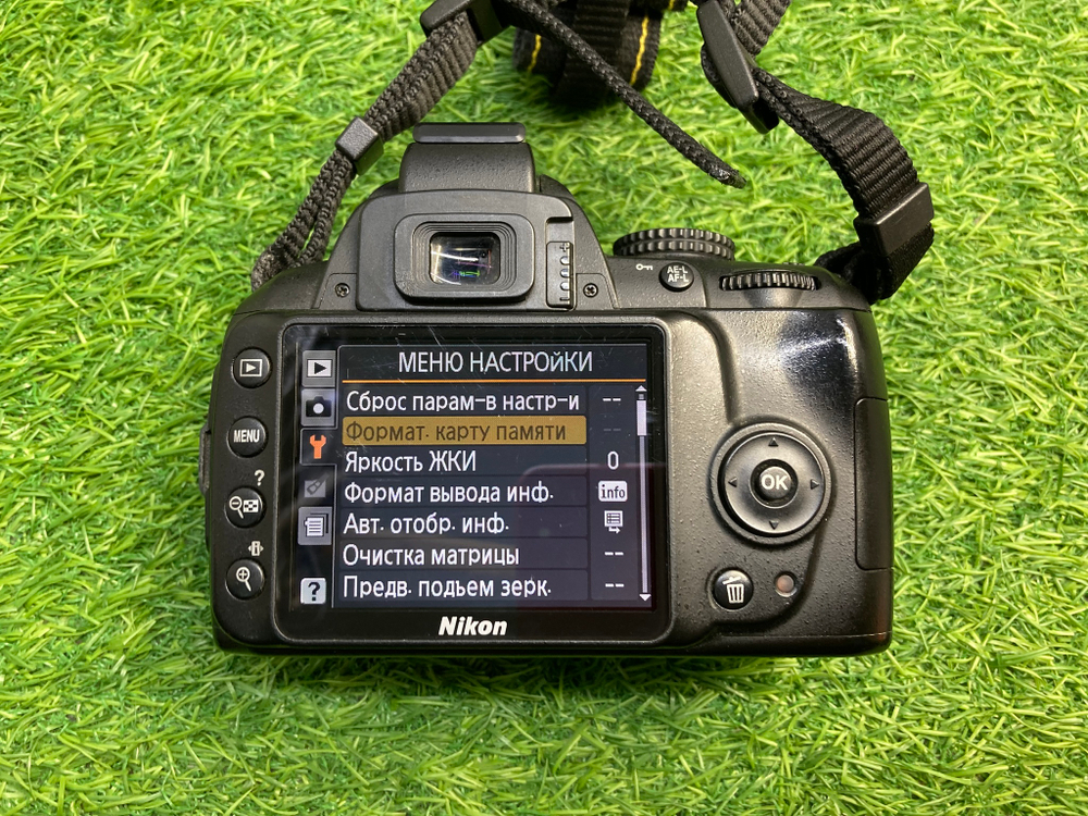 Nikon D3000 Kit 18-55mm Покупка/Продажа