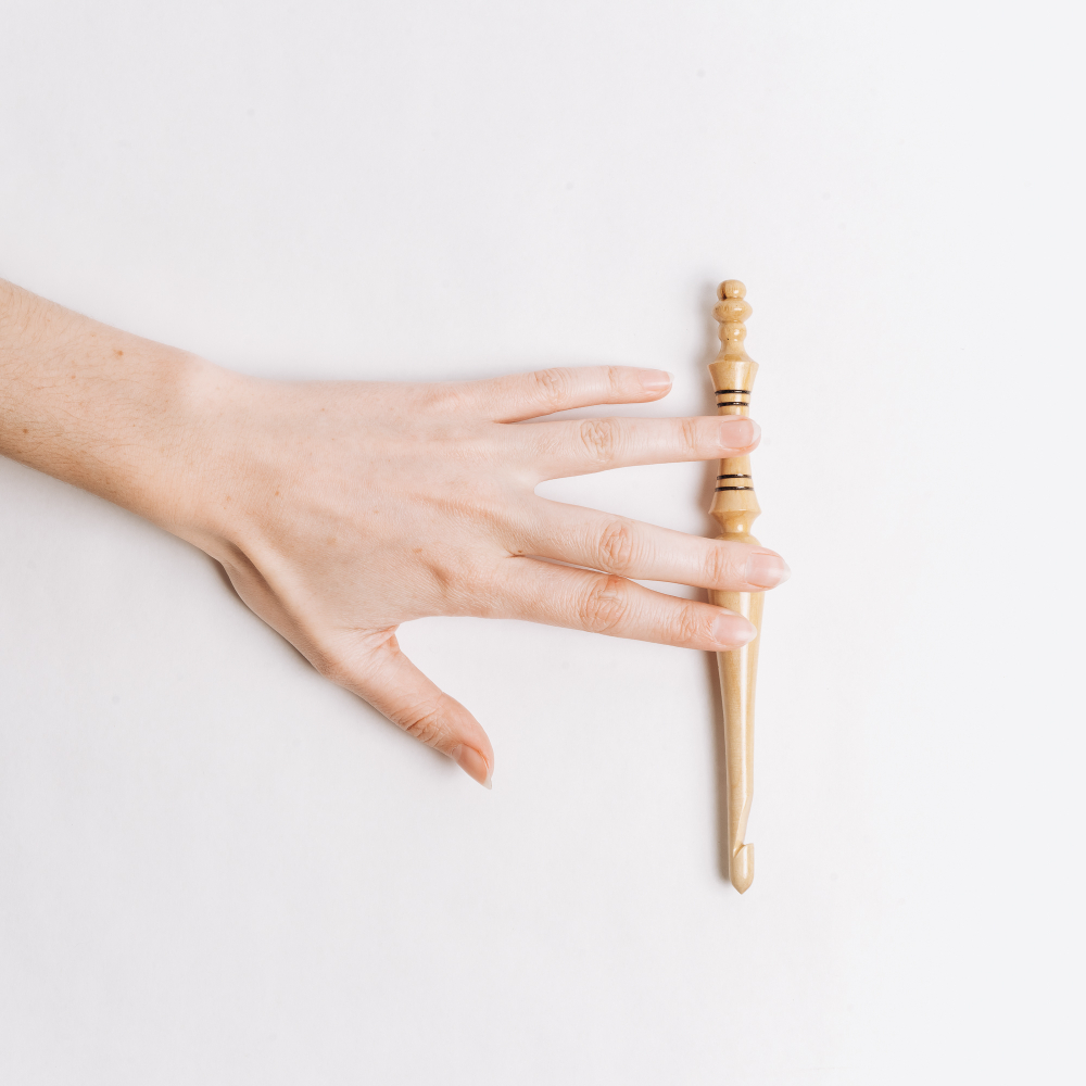 Деревянный крючок для вязания из кедра 6 мм. K300