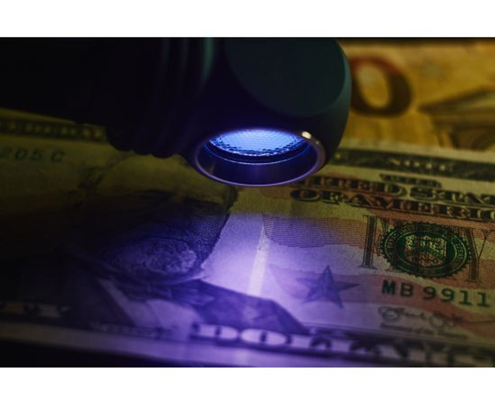 Мультифонарь Armytek Wizard C2 WUV Белый и ультрафиолет, F08901UF. Товар уцененный