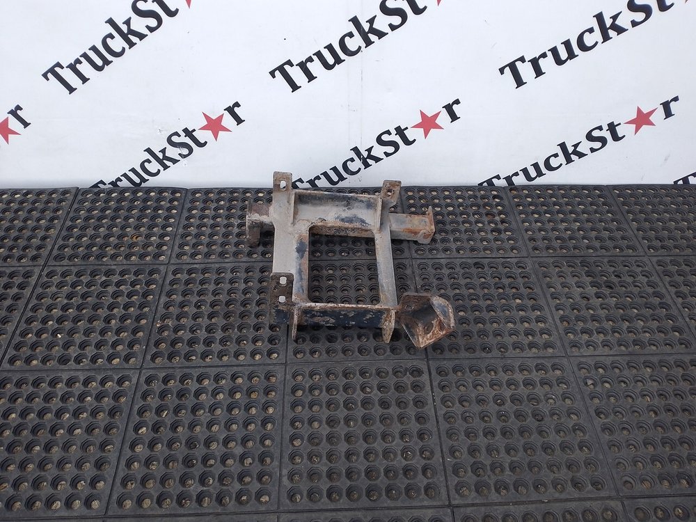 Кронштейн корпуса подножек правый 2018г.