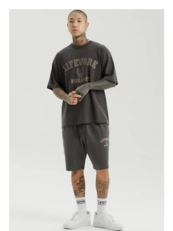 Пигментные шорты с арочной надписью