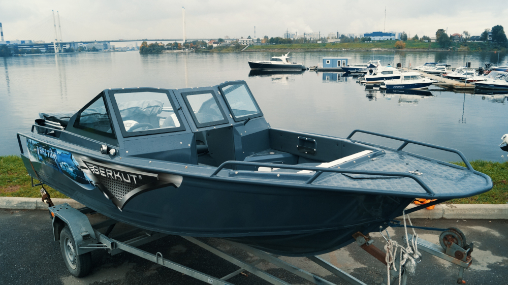 Алюминиевая моторная лодка Berkut L-Arctica