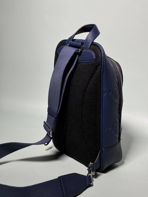 Нагрудная сумка-слинг Gucci