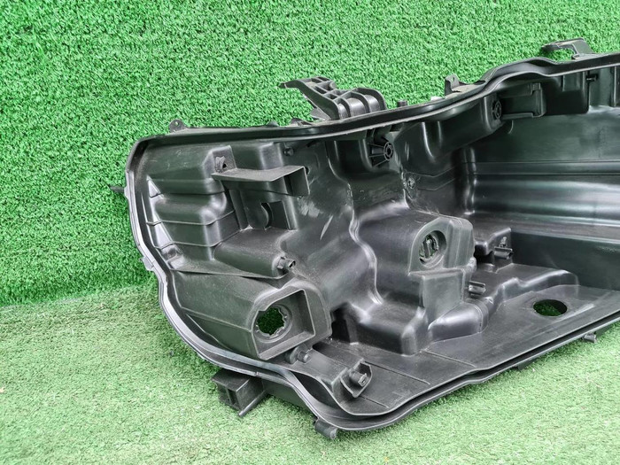 Корпус фары правый Toyota Land Cruiser 200 (15-21)