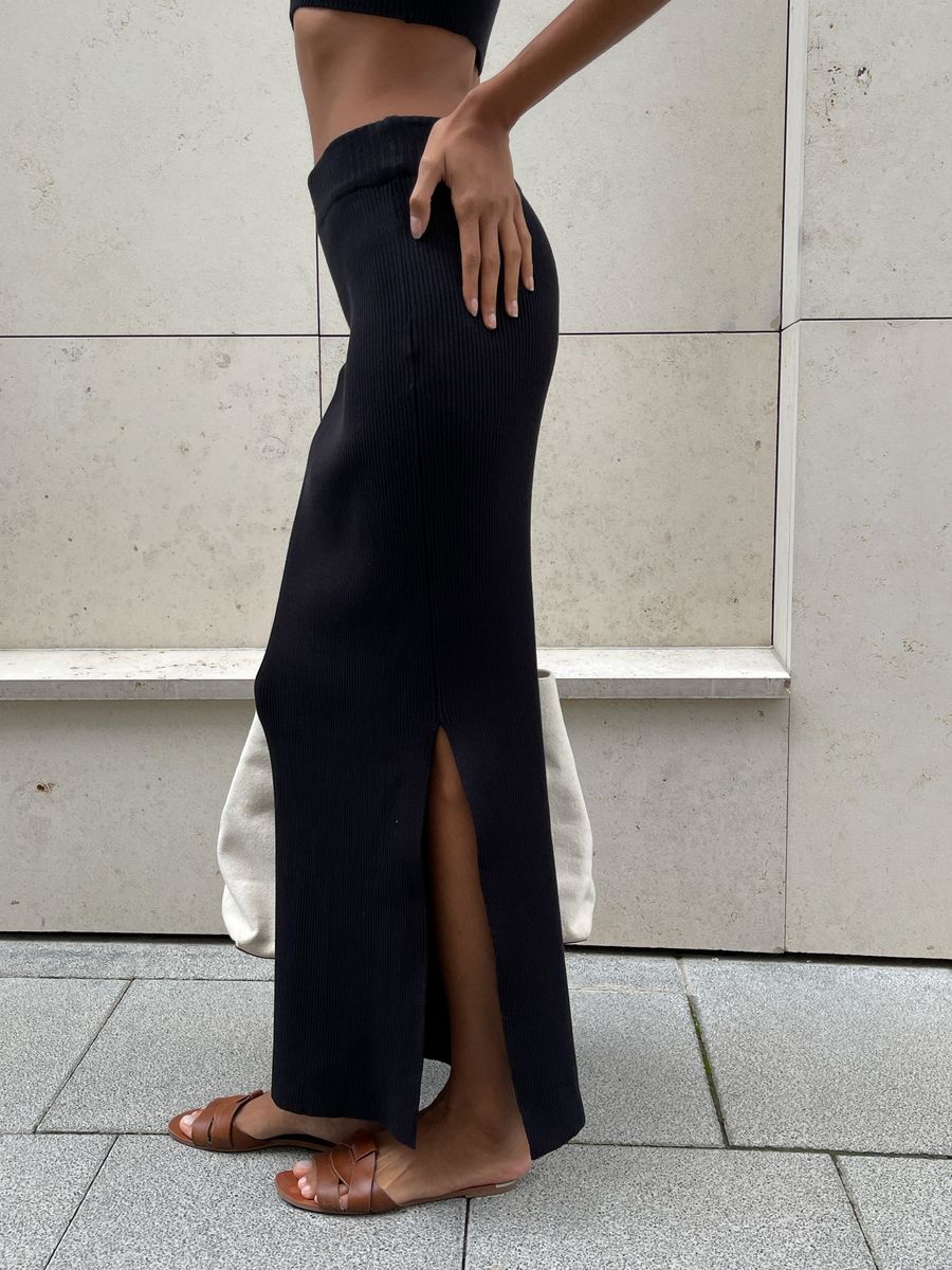 Юбка лапша с разрезом черная макси