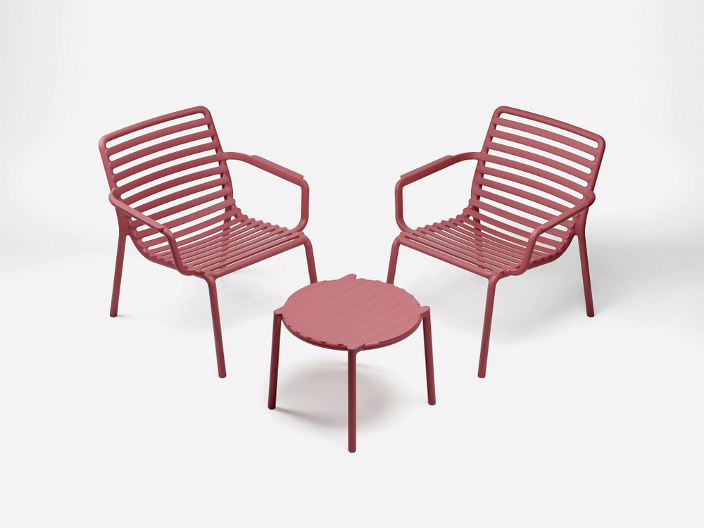 Столик пластиковый журнальный Doga