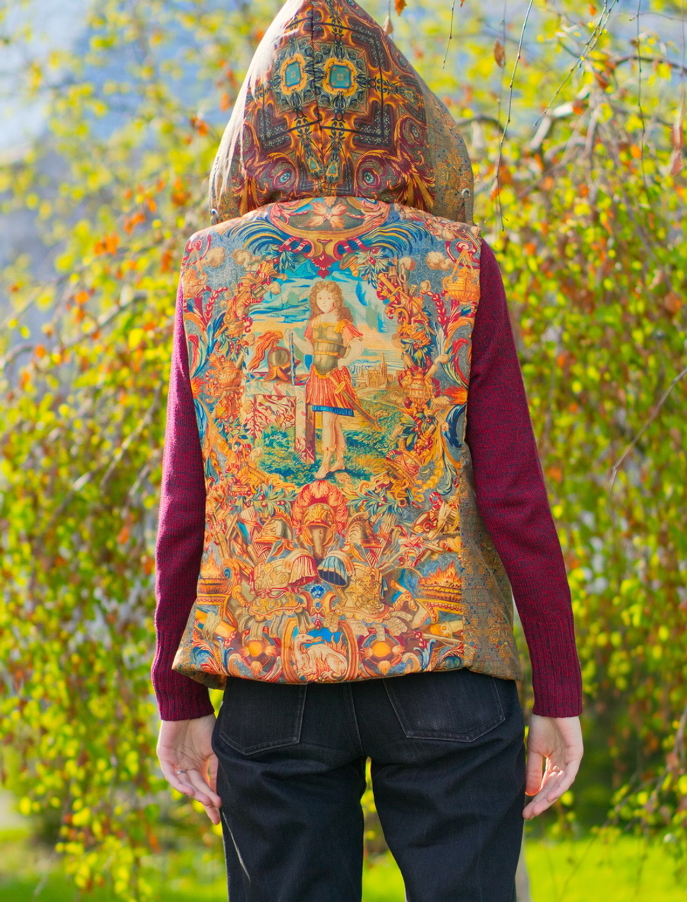 Двусторонний жилет "Четыре стихии", по мотивам фламандских гобеленов 17 века "Времена года, четыре стихии"