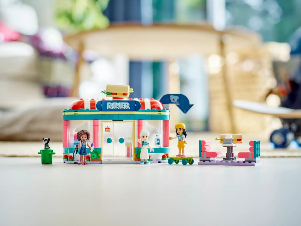 Конструктор LEGO Friends 41728 Закусочная в центре Хартлейк