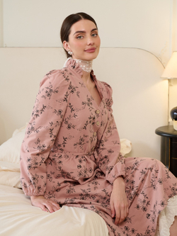 Платье с воротником стойкой