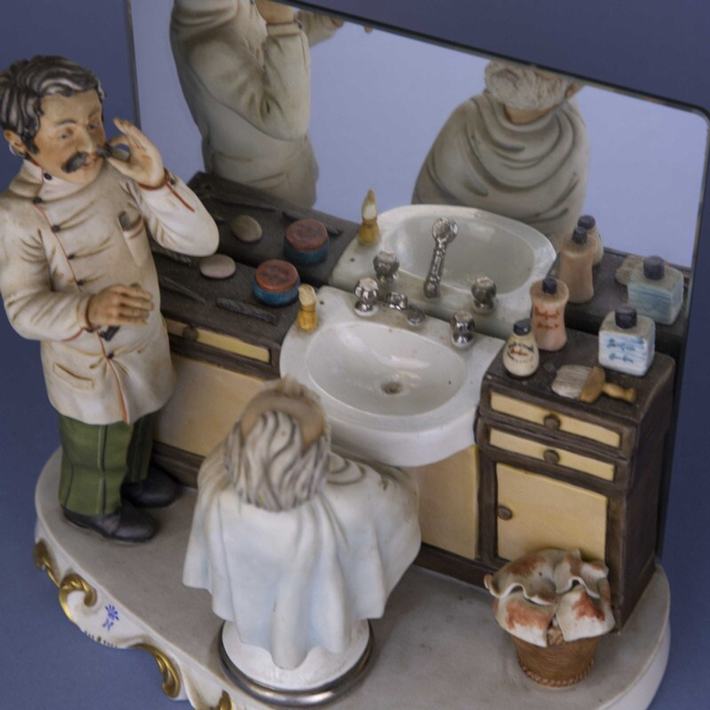 «В парикмахерской»