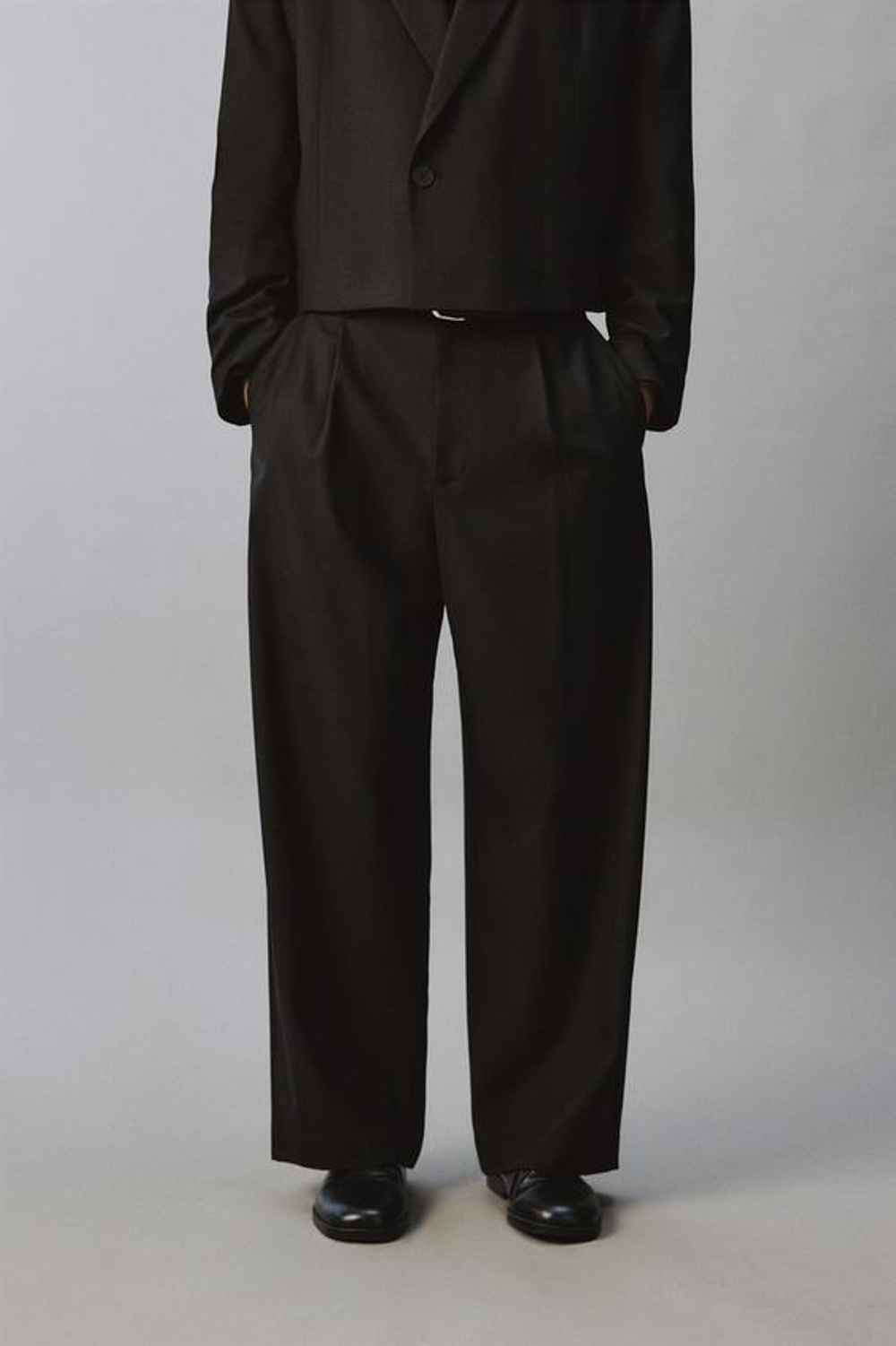 ZARA БРЮКИ RELAXED FIT СО СКЛАДКАМИ, ЧЕРНЫЙ