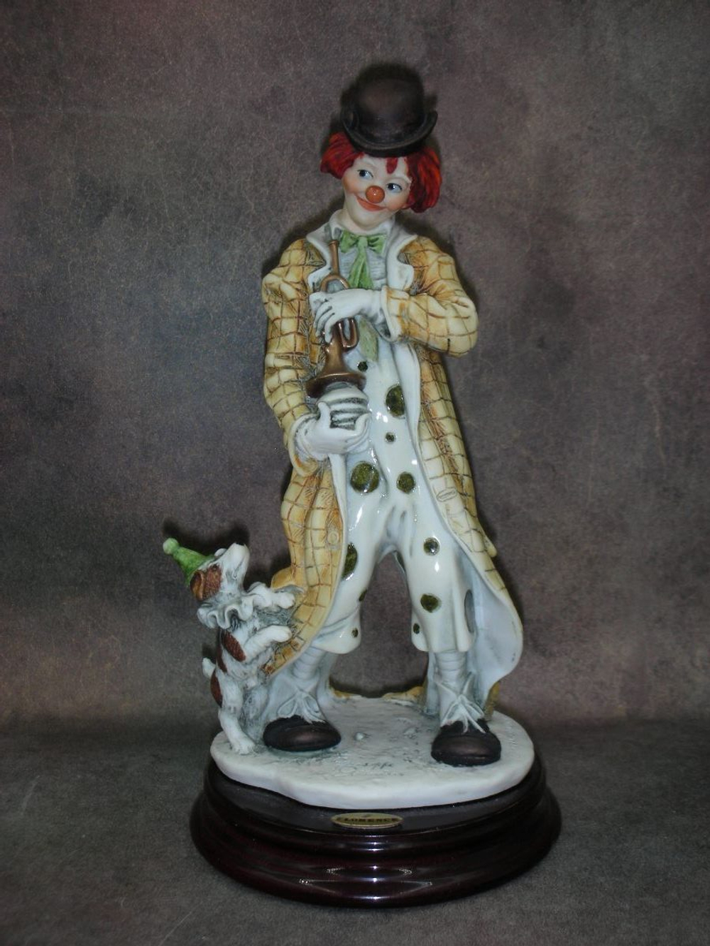 Статуэтка. Фарфор. Клоун трубач. Capodimonte. Италия