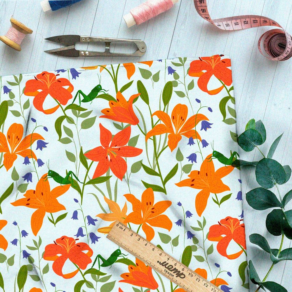 Ткань штапель красные лилии и мелкие колокольчики