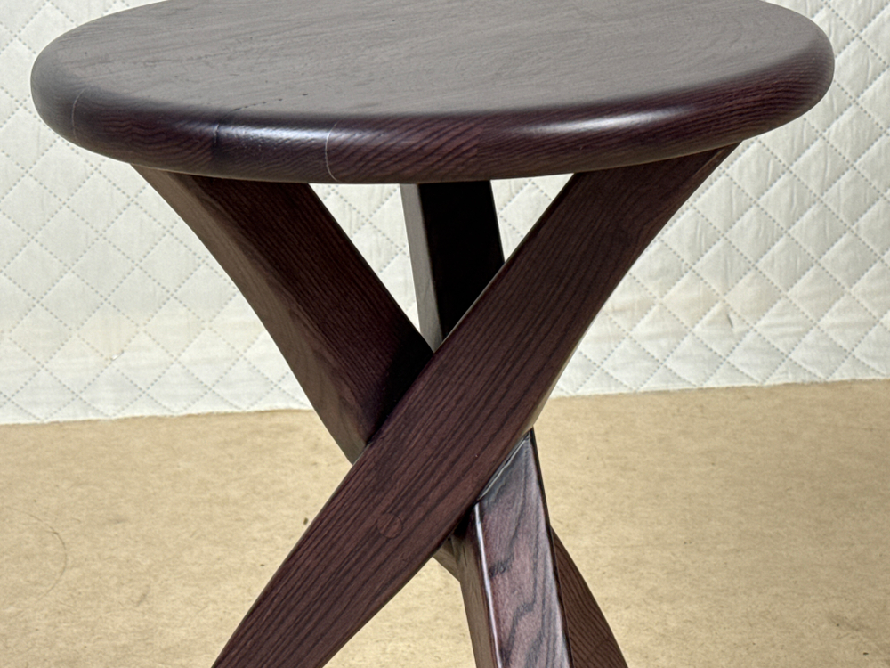 Табурет деревянный