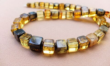 Янтарные бусы (8306)