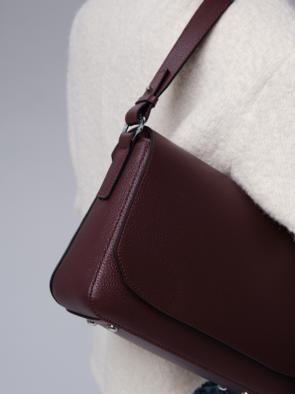 Сумка на плечо Deboro 30512 зимняя вишня