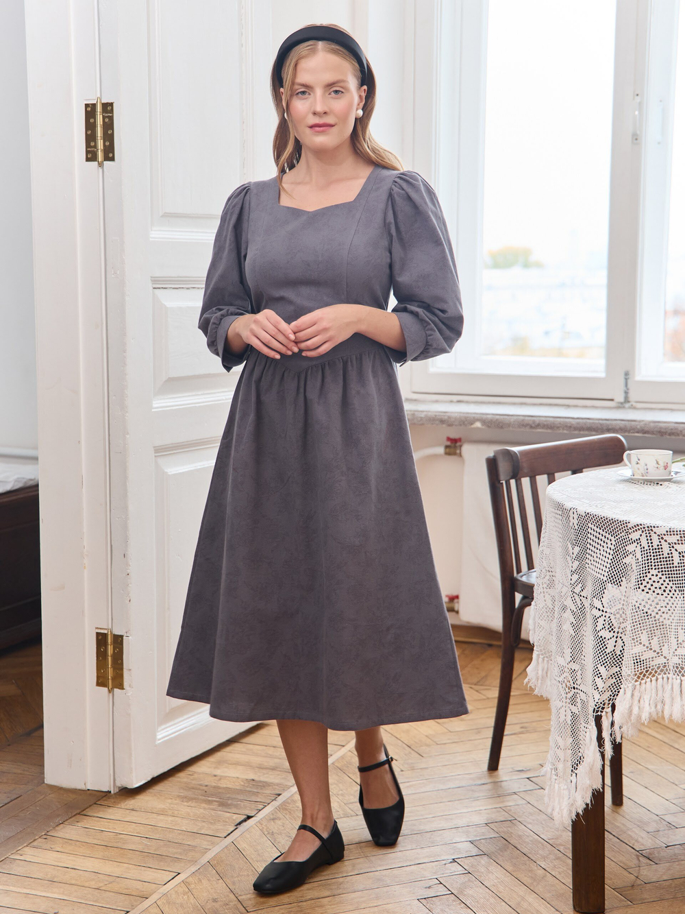 Платье с вырезом-сердечко