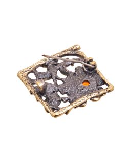 AM-3520 Брошь «Цветок Квадрат» (латунь, янтарь)