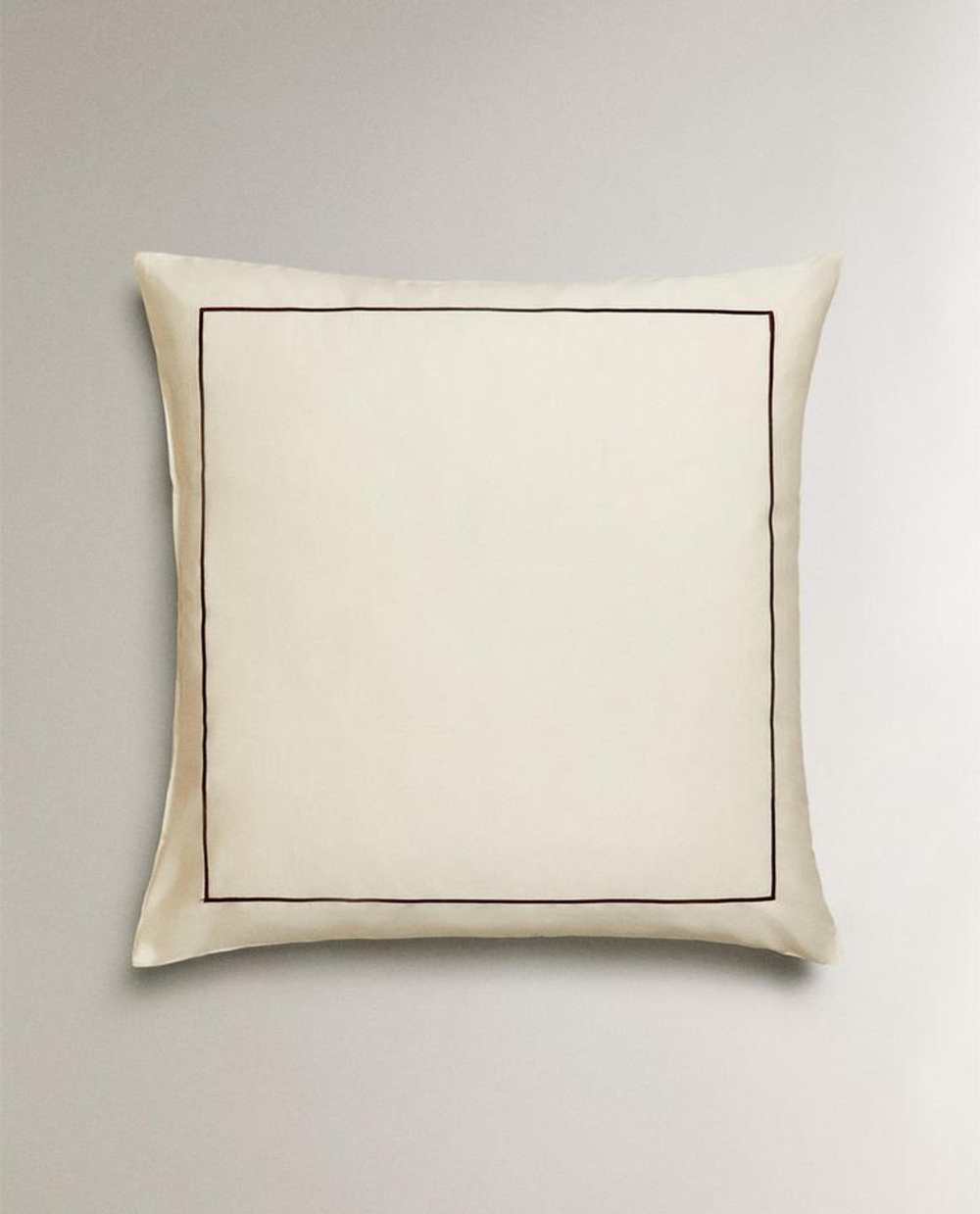 ZARA HOME НАВОЛОЧКА ИЗ САТИНА С ОКАНТОВКОЙ, БУРГУНДИ