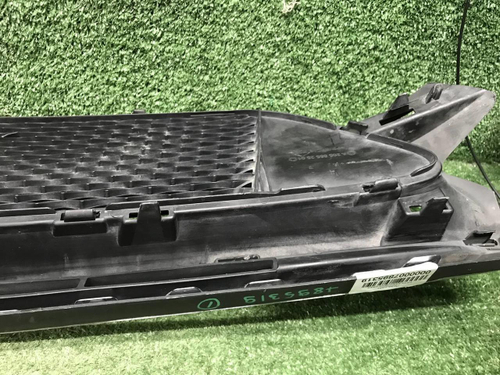 Решетка переднего бампера Mercedes C w205 (18-23)