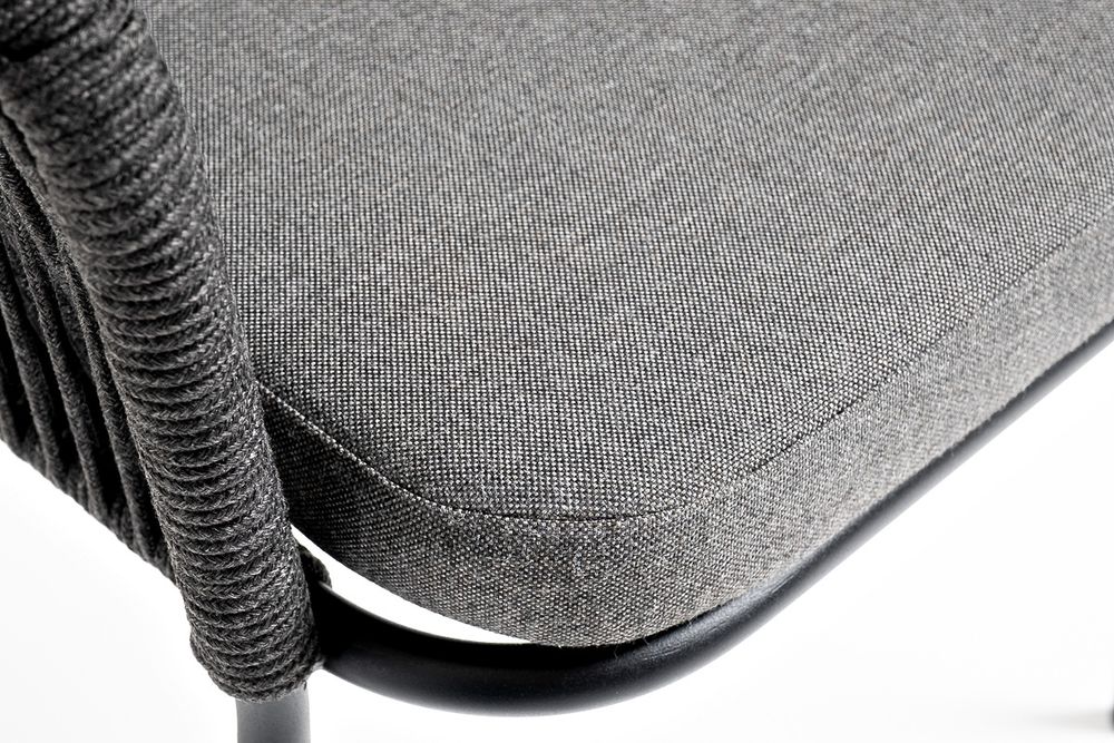 "Лион" стул плетеный из роупа, каркас алюминий темно-серый (RAL7024) муар, роуп темно-серый круглый, ткань темно-серая 027