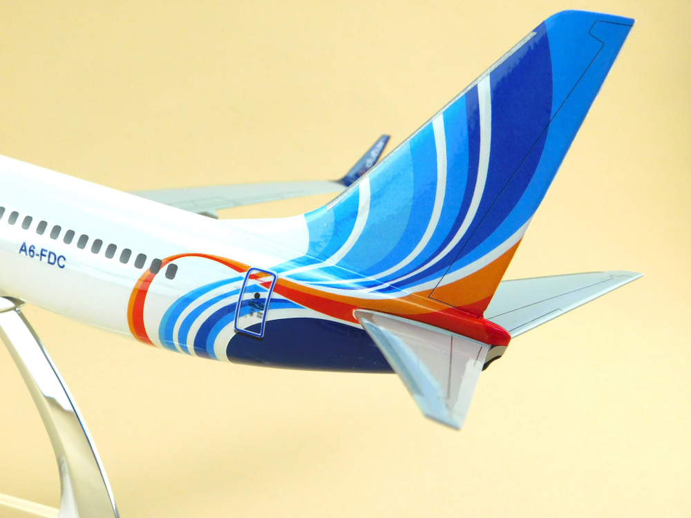 Модель самолета Boeing 737-800 (М1:100 Fly Dubai)