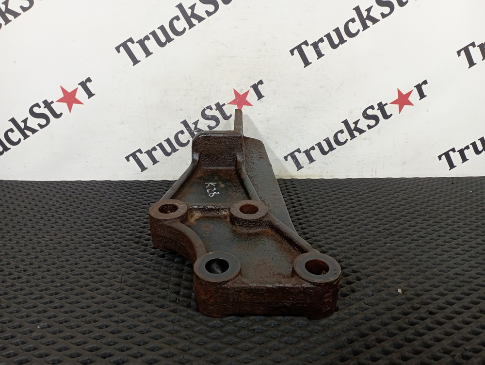 Кронштейн усилителя бампера 2017г.