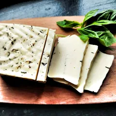 Сыр Халлуми для жарки с базиликом / 300 гр