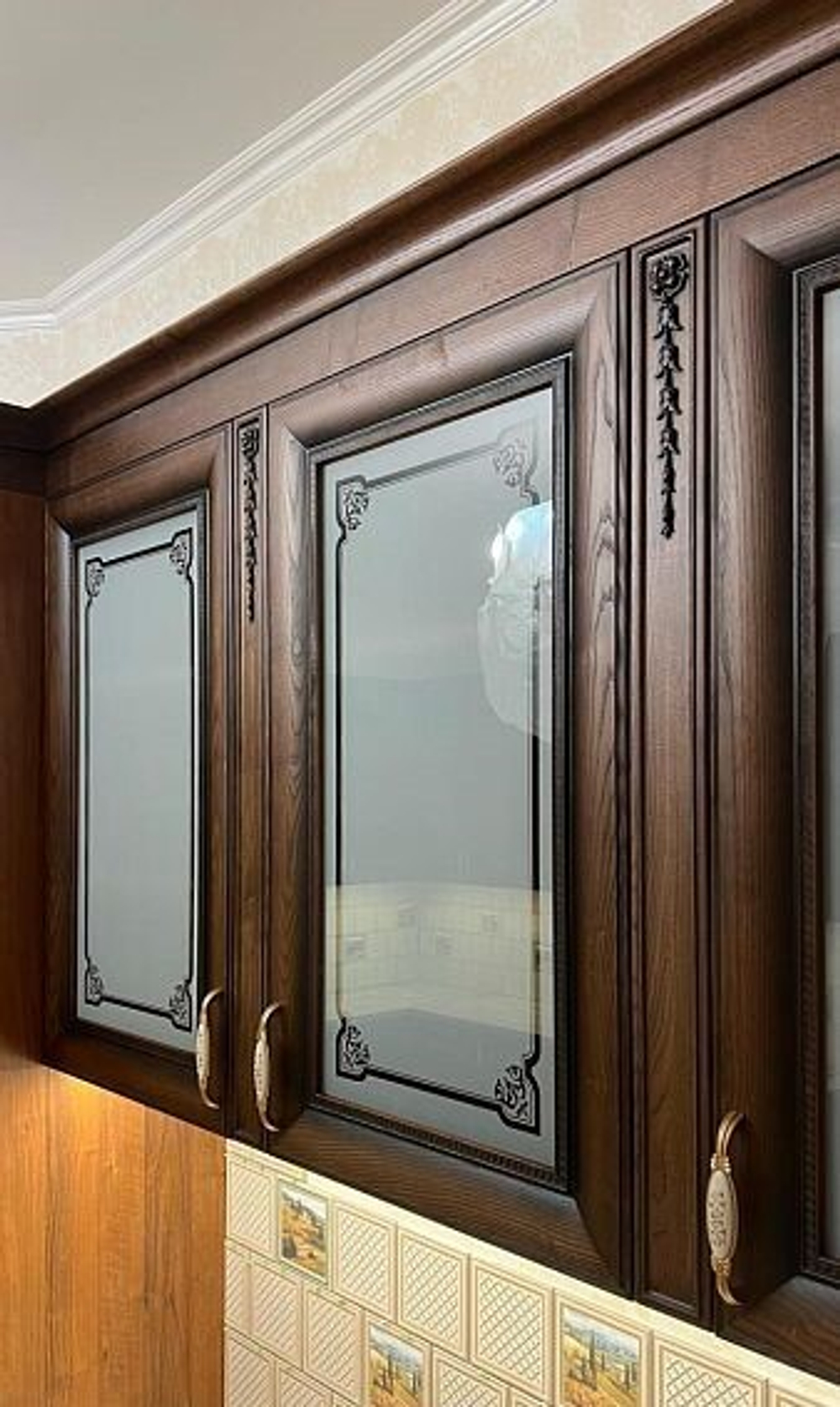 Кухни с фасадами из массива ясеня