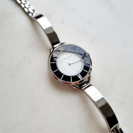 Часы Anne Klein в светлом металле