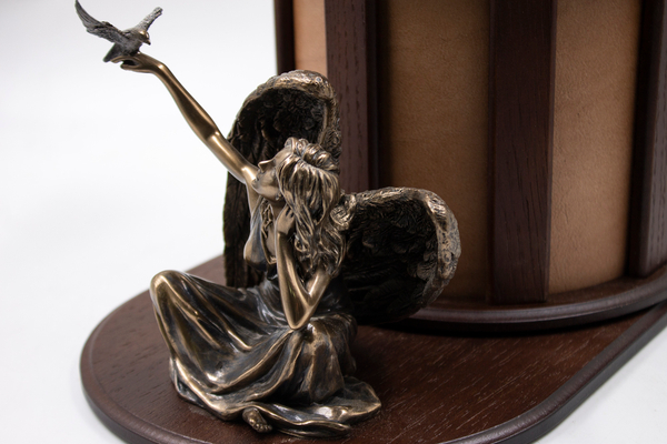 Урна для праха "Ротонда Ангел с голубем" шпон