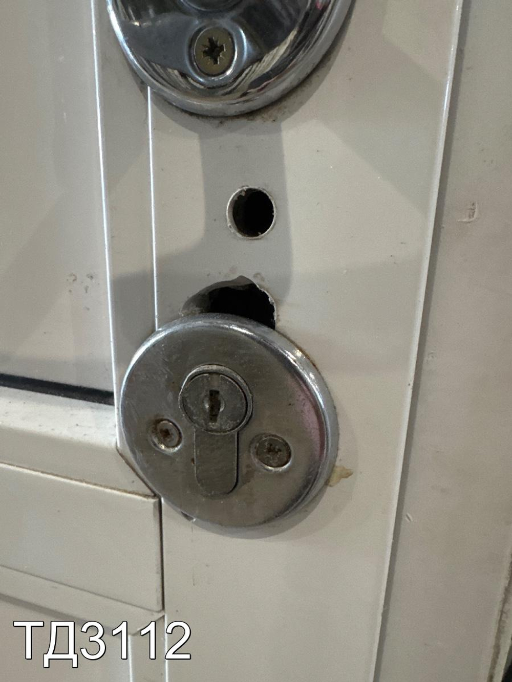 Дверь пластиковая входная Б/У 2000(в) x 1100(ш)