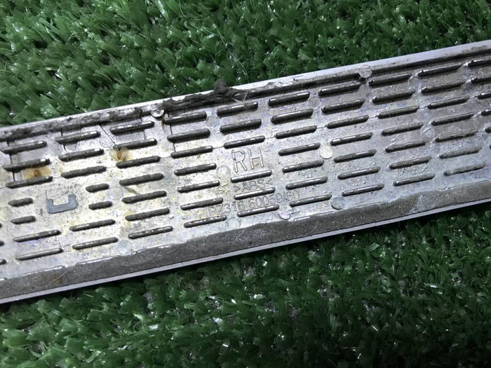 Эмблема правая Toyota Land Cruiser 200 (2015-2021)