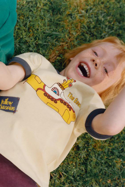 ZARA ФУТБОЛКА С ПРИНТОМ THE BEATLES ™ YELLOW SUBMARINE, СВЕТЛО-ЖЕЛТЫЙ