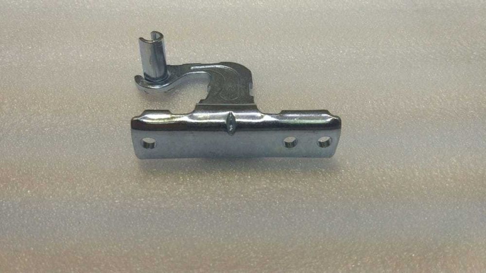 Петля (кронштейн) для холодильника Hansa (Ханса) верхняя левая 1023005