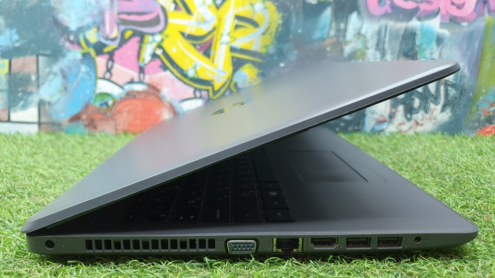 15.6" Ноутбук HP i5-7/4 Gb/FHD