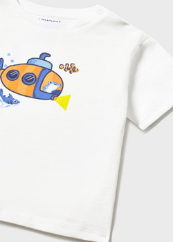 футболка с шортами и панамкой