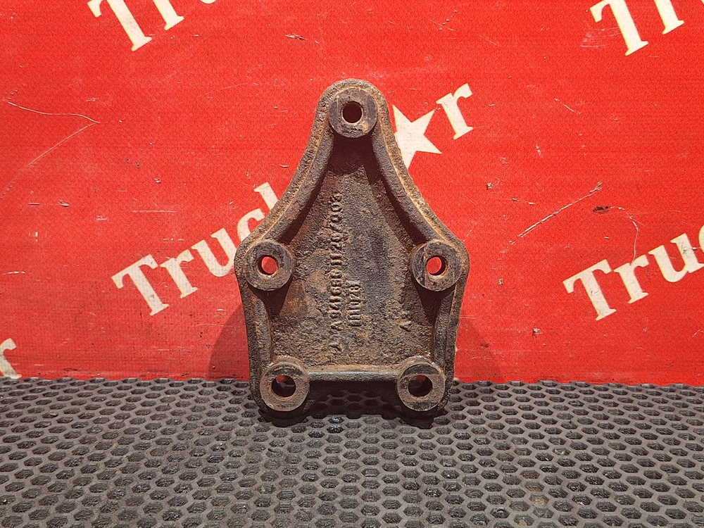 Кронштейн корпуса подножек