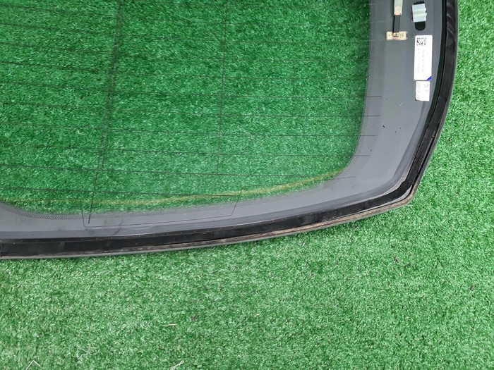 Стекло крышки багажника Maserati Levante (16-24)