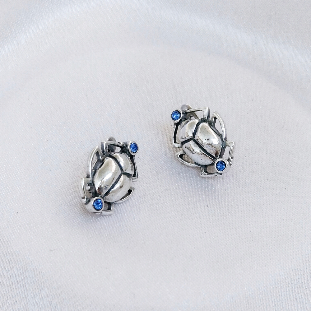 "Скарабей" серьги в серебряном покрытии из коллекции "Египет" от Jenavi  с английским замком