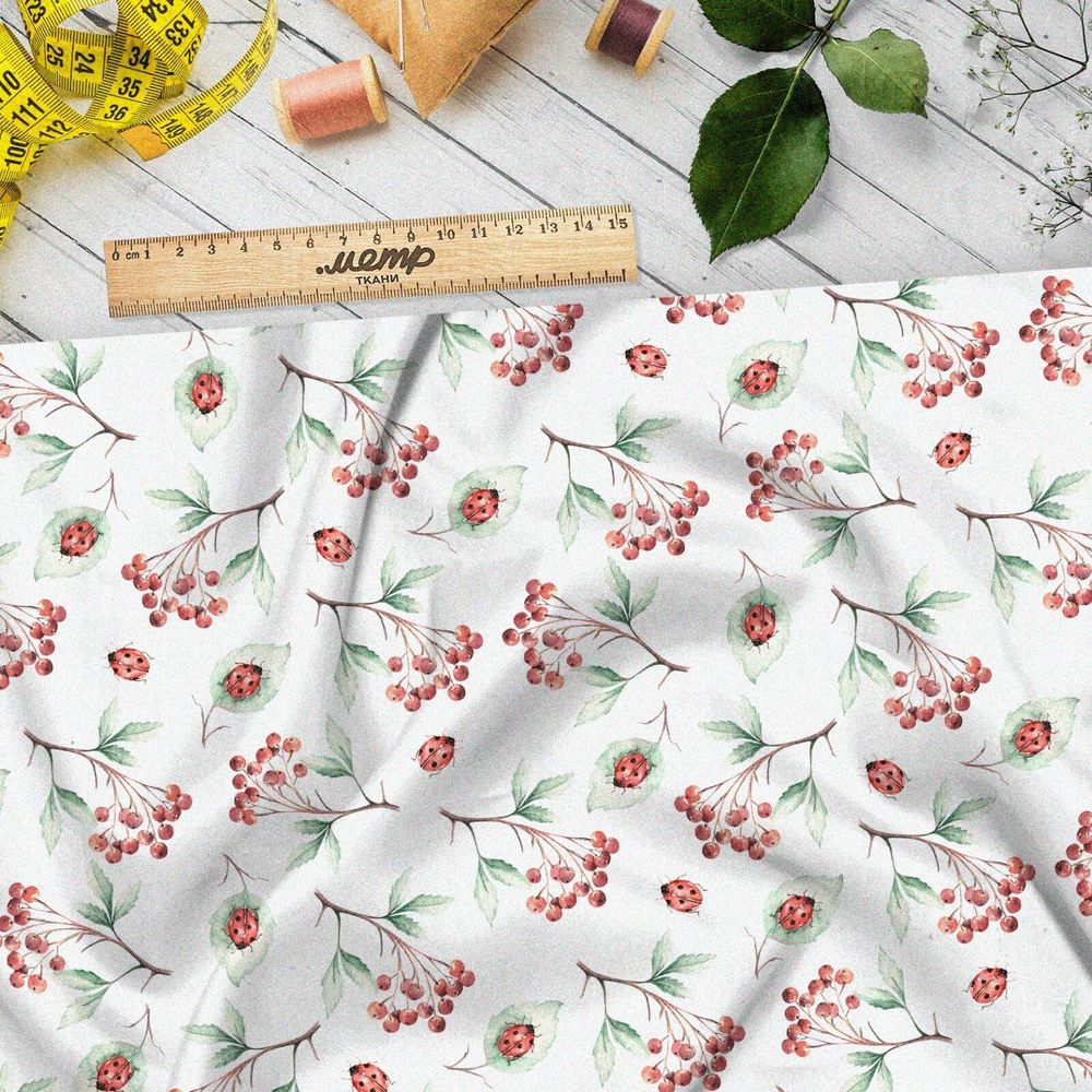 Ткань мембрана рябина на ветках