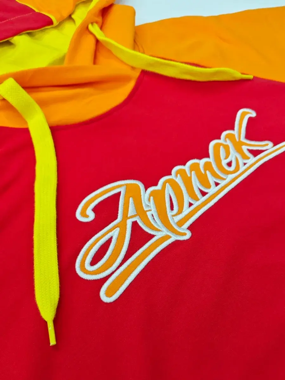 Толстовка с капюшоном